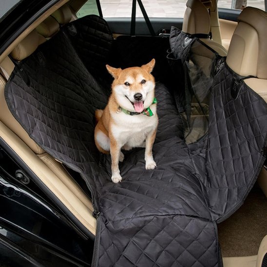 Installation facile de la housse dans la voiture